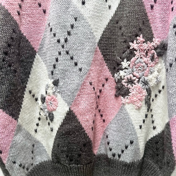 Alfred Dunner Pink and Gray Argyle Sweater small - Picture 4 of 6